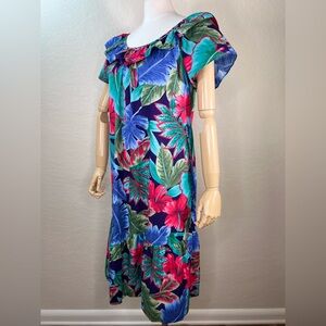 Vintage Hilo Hattie Hawaiian Luau Floral Tropical Ruffle MuuMuu Dress Medium